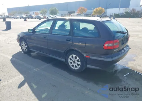 2000 Volvo V40 A/As from USA, damaged, VIN YV1VW2553YF475200